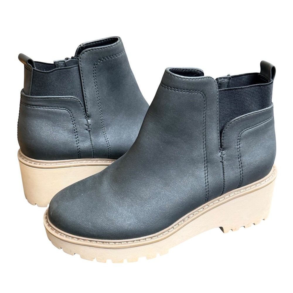 DV Dolce Vita Boots Women 6.5 Black Metallic Platform Lug Sole Chelsea Ankle